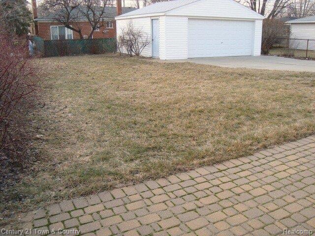 27655 Jean Road Warren, MI 48093 - Photo 10 of 10 Paver Patio