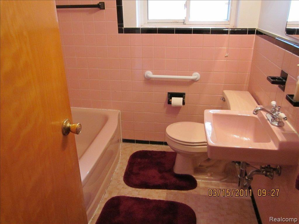 851 Princeton Road Berkley, MI 48072 - Photo 7 of 11 Bath