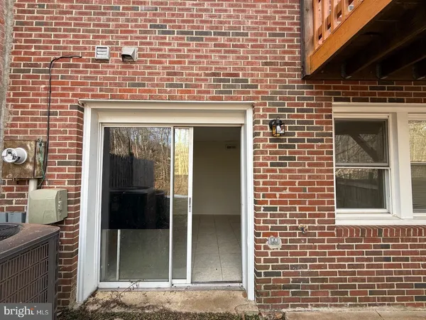 $2,300 | 230 Overlook Court, Fredericksburg, VA 22405