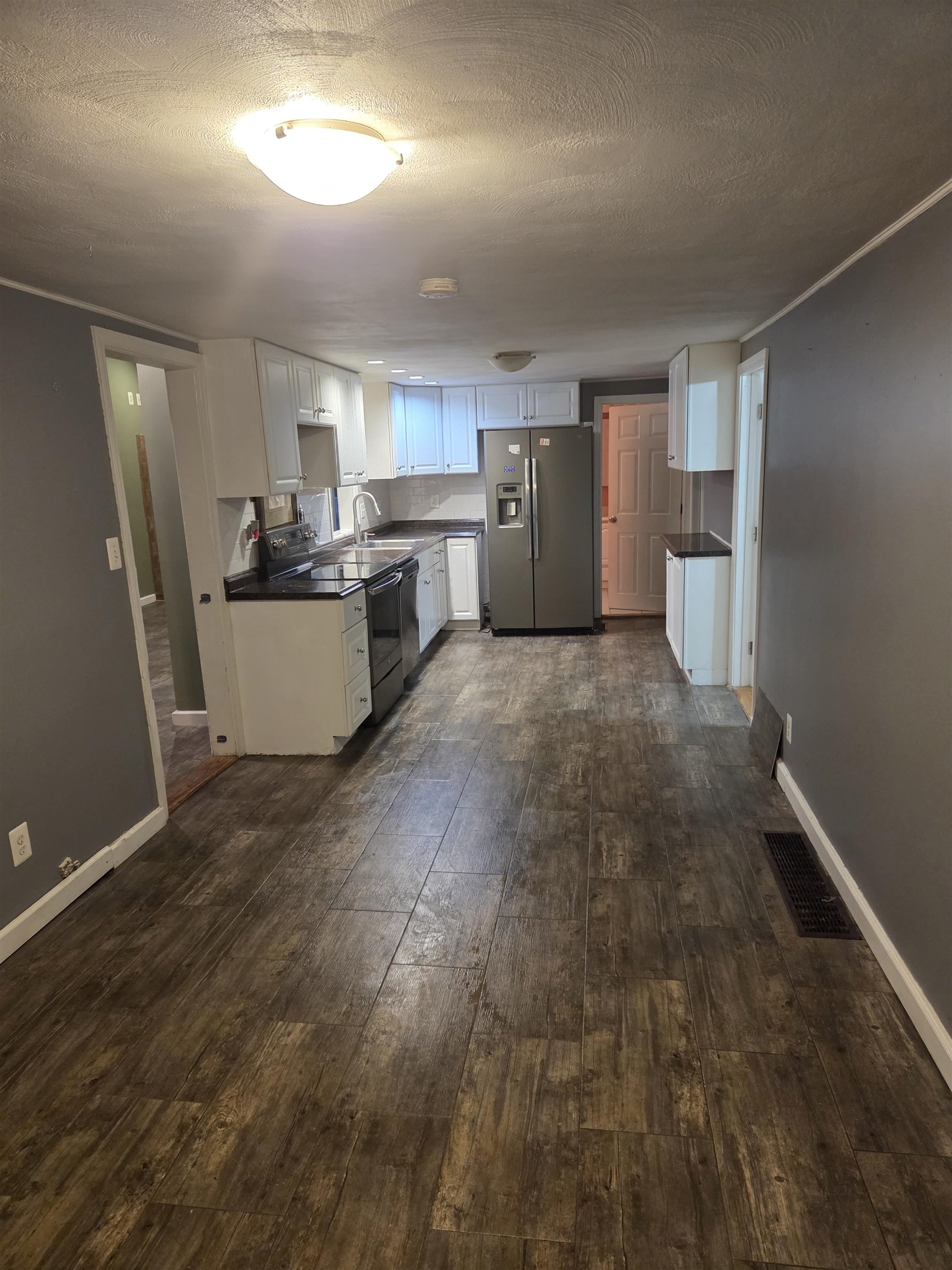 6 Hilda Avenue Derry, NH 03038 - Photo 4 of 19