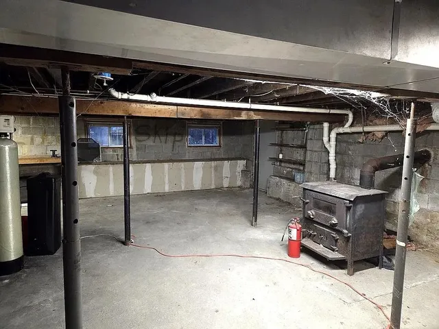 $375,000 | 6 Hilda Avenue, Derry, NH 03038