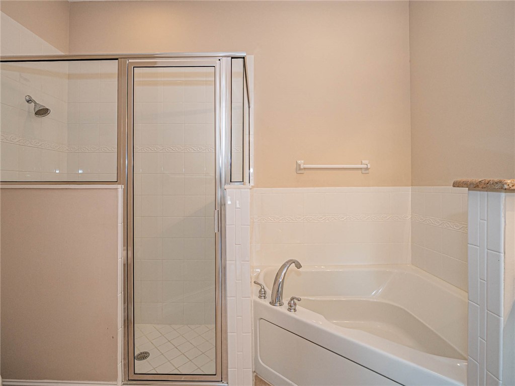 1875 Bridgepointe Circle, Unit 33 Vero Beach, FL 32967 - Photo 23 of 33 a bathroom with a shower