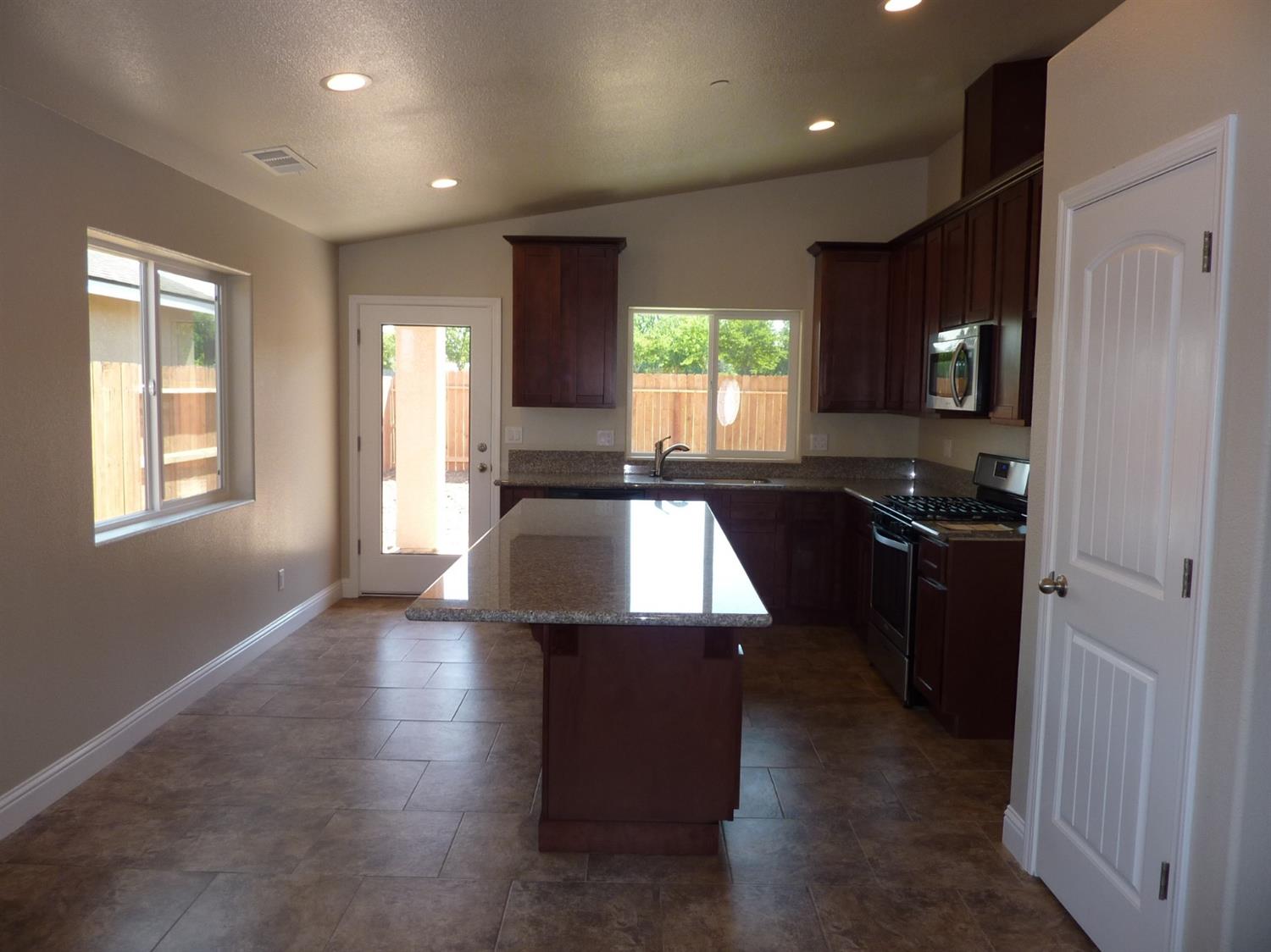 705 Riverside Drive Madera, CA 93638 - Photo 11 of 48 Gallery Image 11