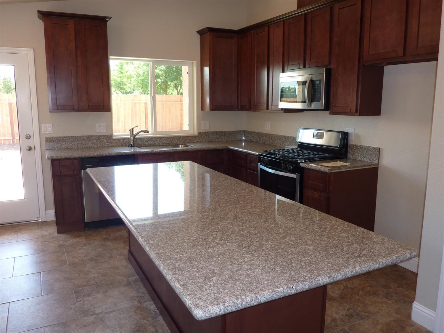 705 Riverside Drive Madera, CA 93638 - Photo 12 of 48 Gallery Image 12