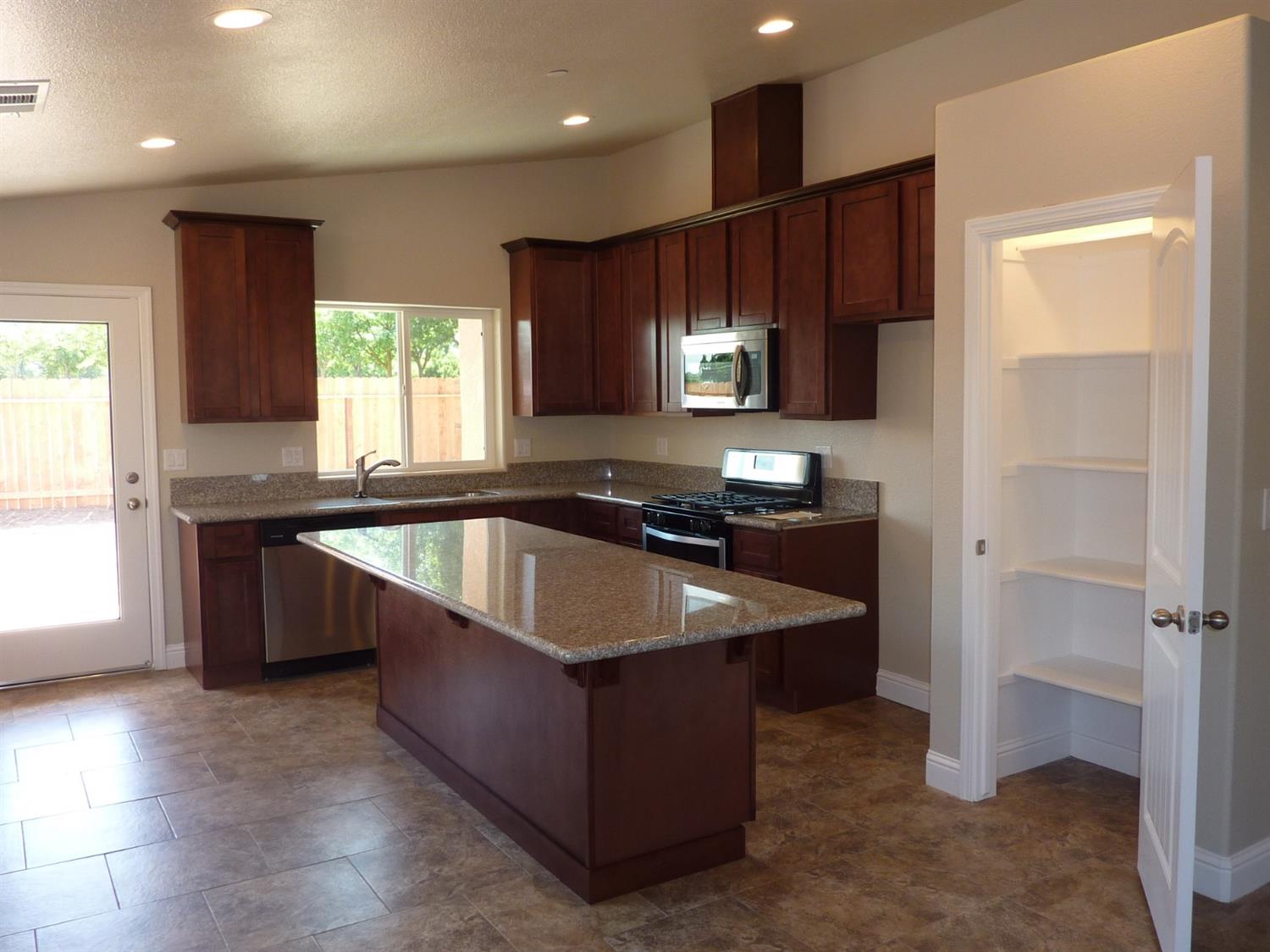 705 Riverside Drive Madera, CA 93638 - Photo 13 of 48 Gallery Image 13