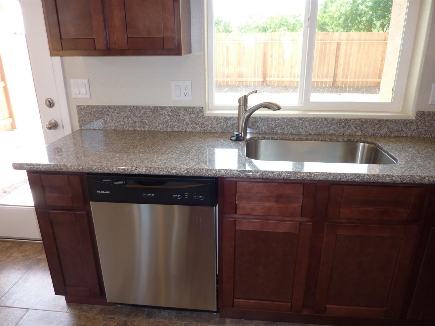 705 Riverside Drive Madera, CA 93638 - Photo 16 of 48 Gallery Image 16