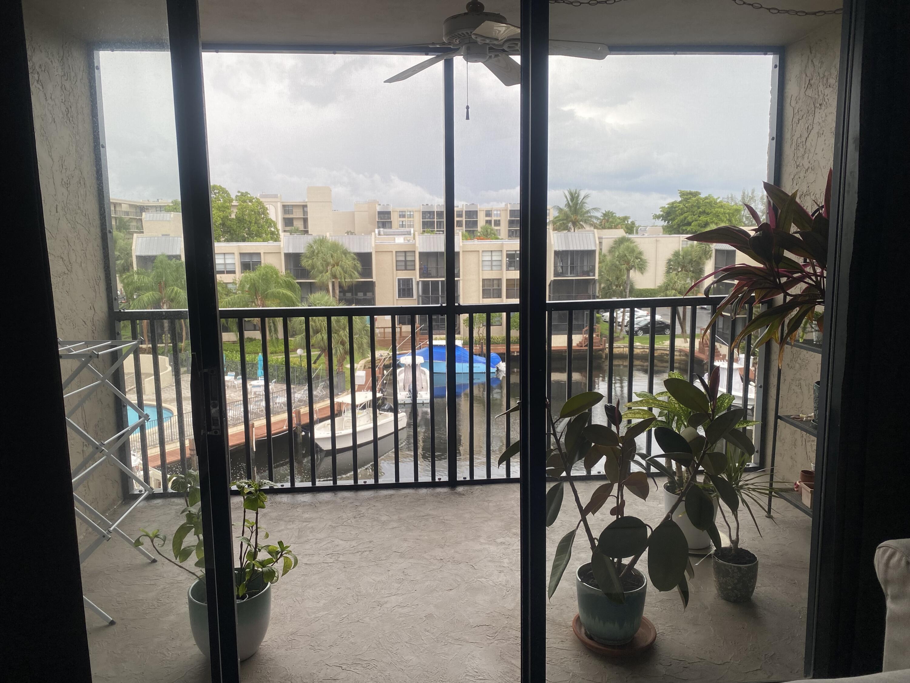 9 Royal Palm Way, Unit 403 Boca Raton, FL 33432 - Photo 3 of 24 Screened Balcony