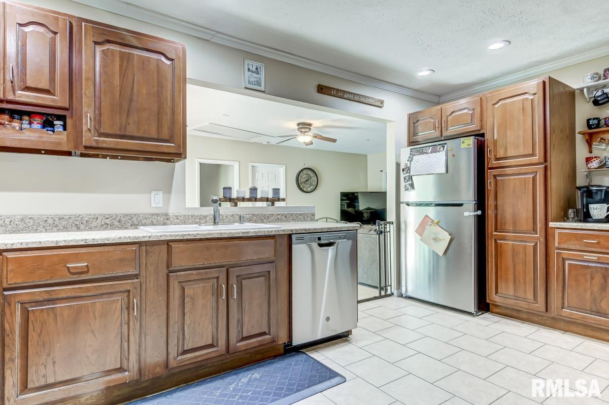 2432 Sussex Road Springfield, IL 62703 - Photo 16 of 36