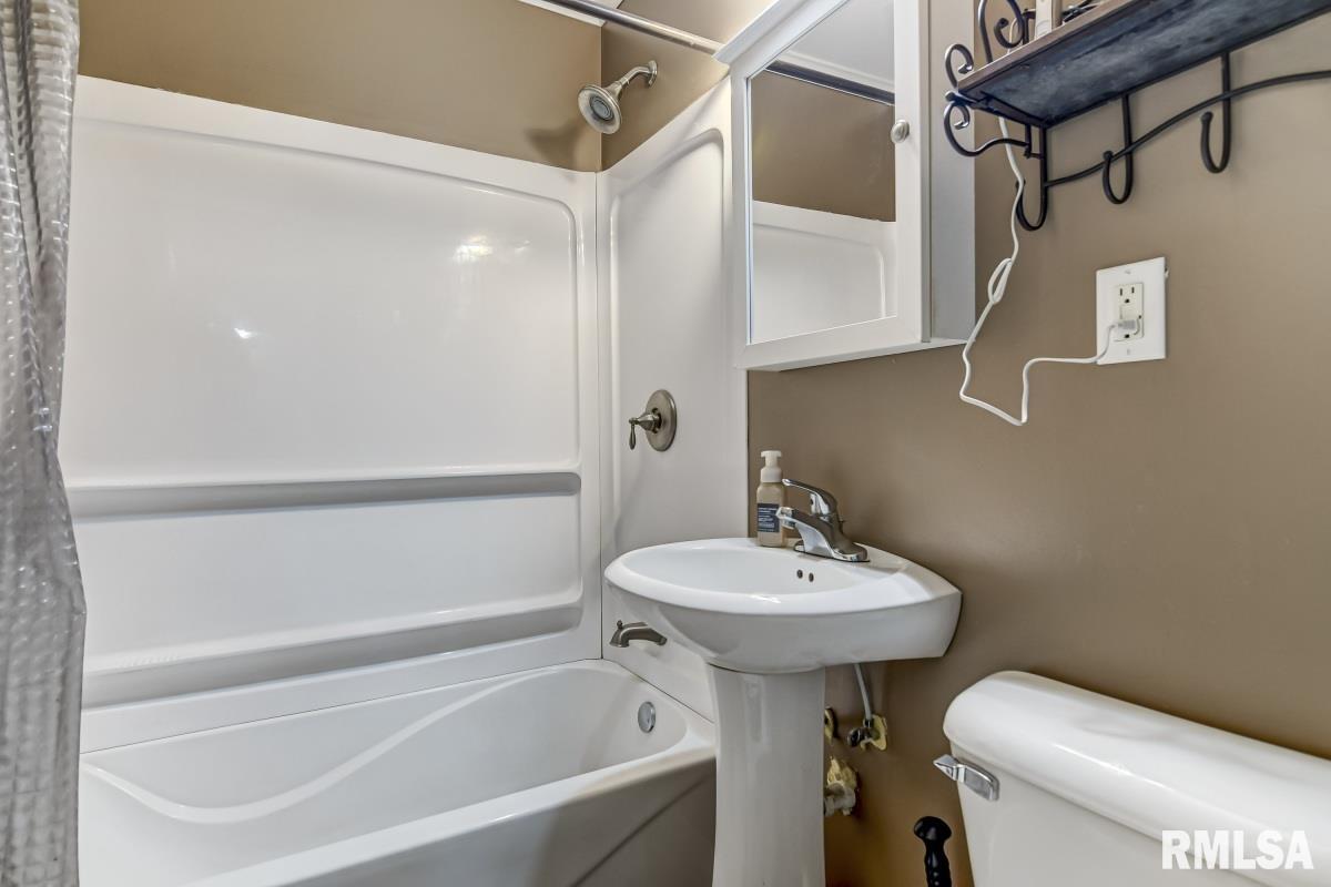 2432 Sussex Road Springfield, IL 62703 - Photo 25 of 36