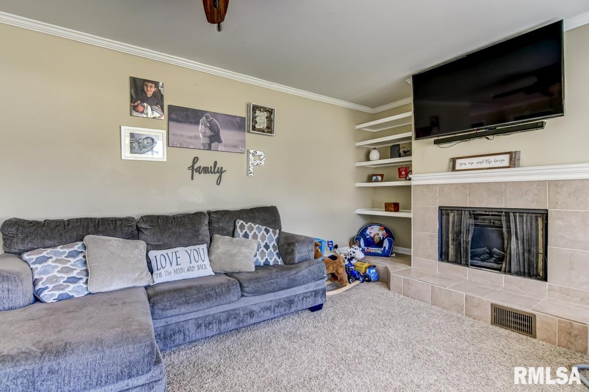 2432 Sussex Road Springfield, IL 62703 - Photo 4 of 36