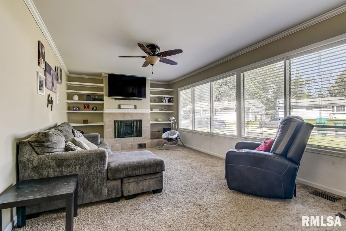 2432 Sussex Road Springfield, IL 62703 - Photo 6 of 36