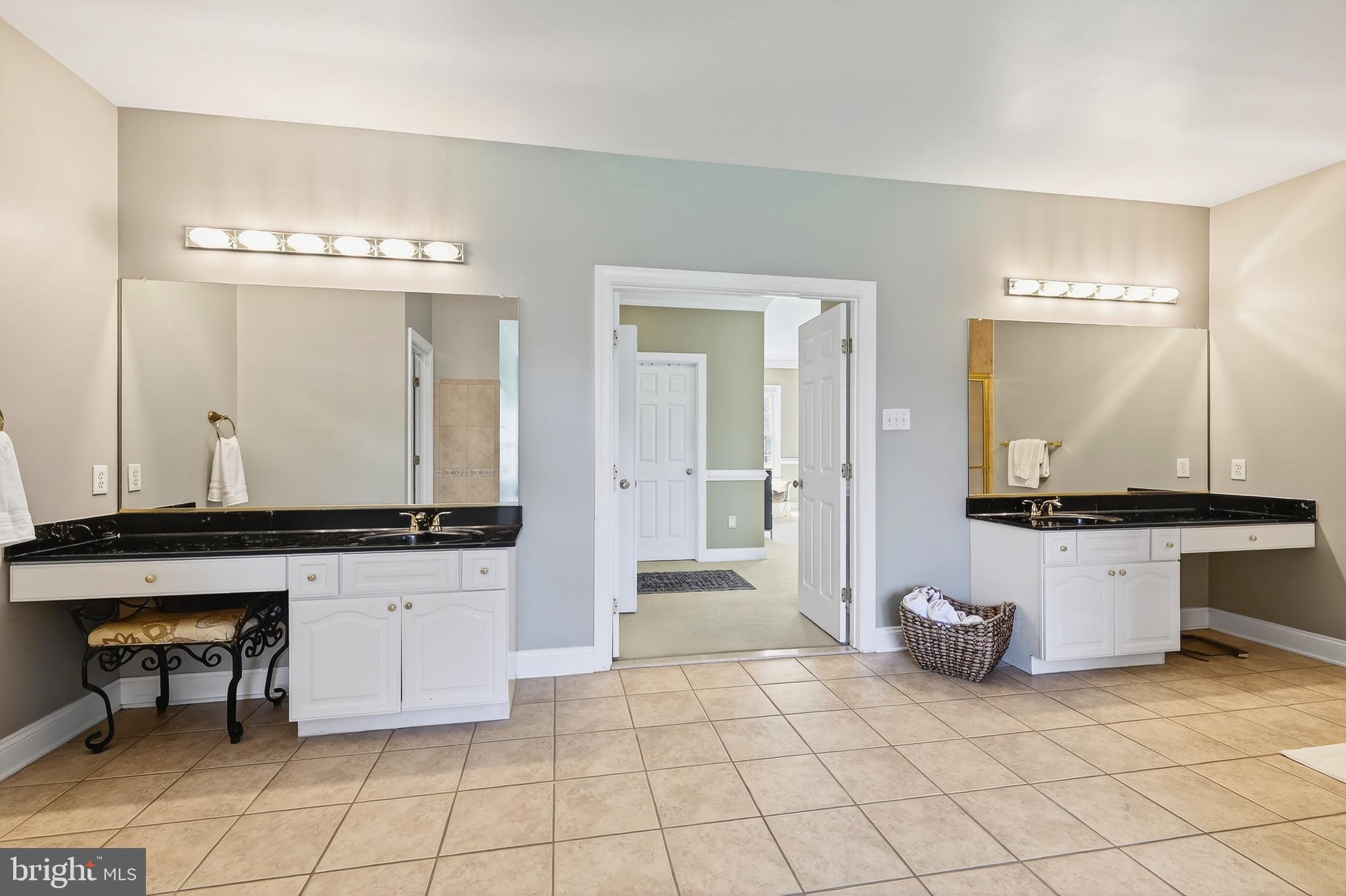 7221 Preservation Court Fulton, MD 20759 - Photo 34 of 69 a room with mirror and furniture