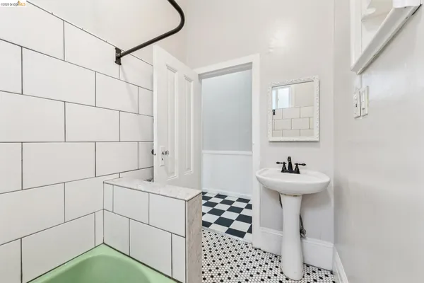 $695,000 | 836 20th Street, Oakland, CA 94607