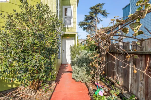 $695,000 | 836 20th Street, Oakland, CA 94607