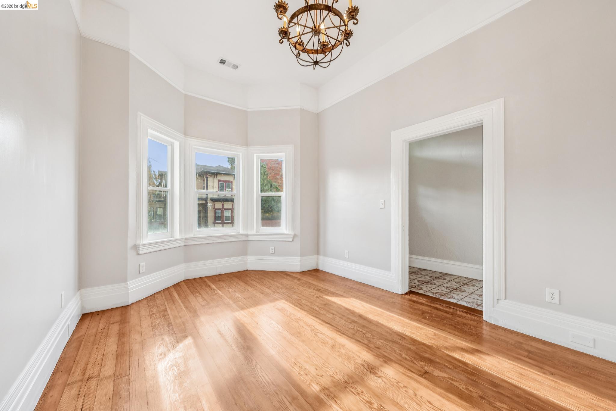 836 20th Street Oakland, CA 94607 - Photo 4 of 54