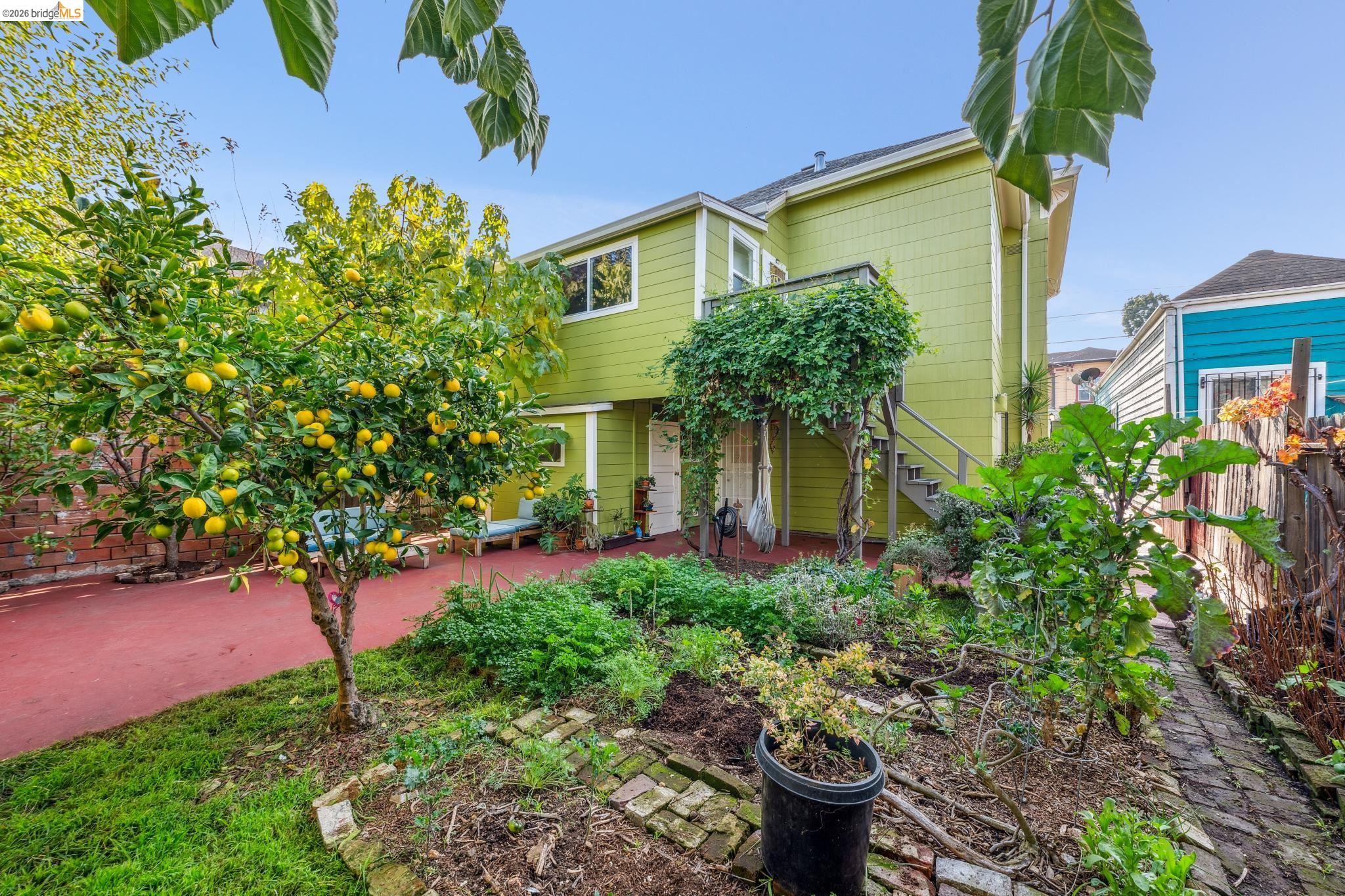 836 20th Street Oakland, CA 94607 - Photo 46 of 54 front view of a house with a garden
