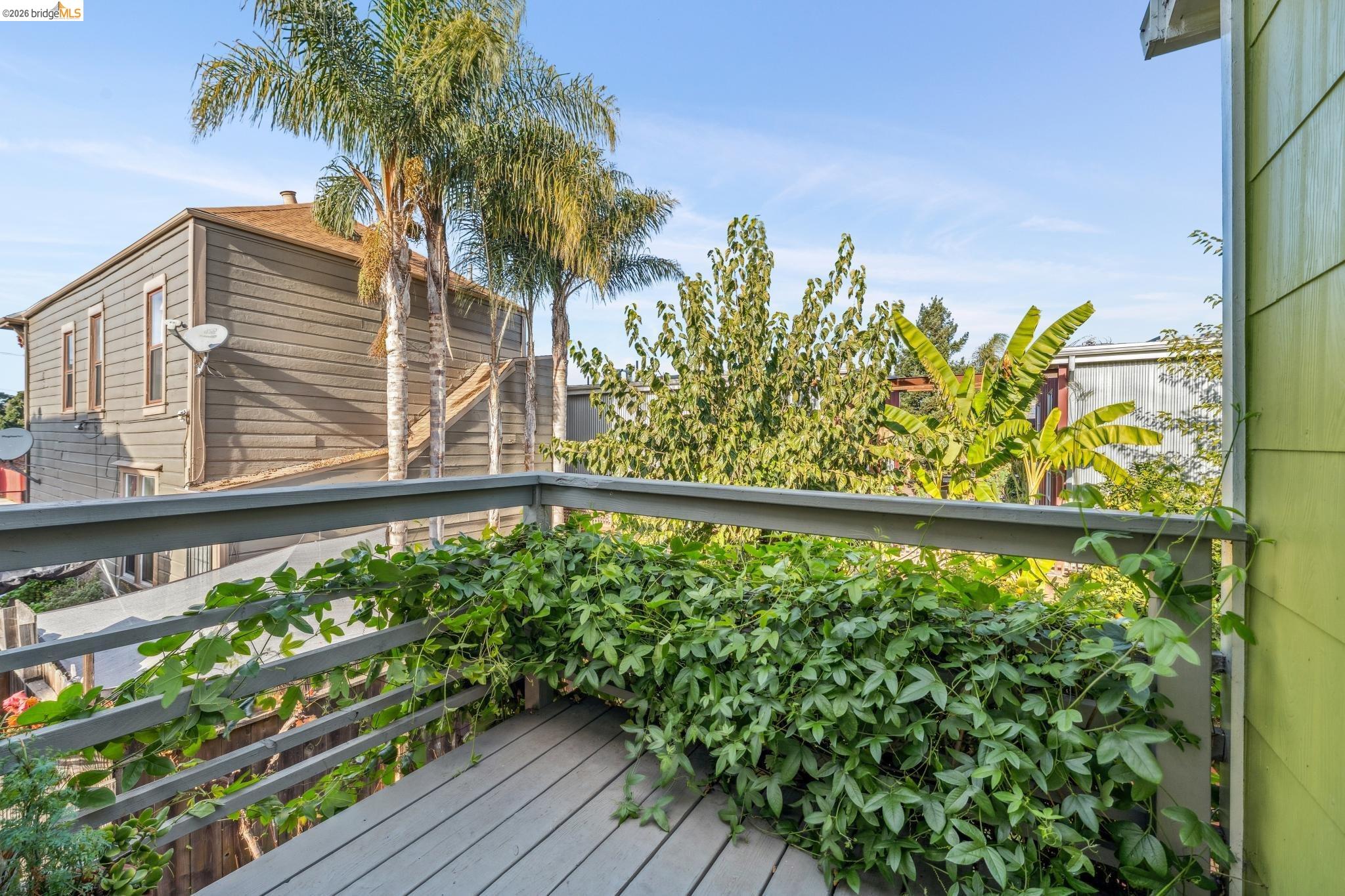 836 20th Street Oakland, CA 94607 - Photo 47 of 54 Off rear of upper unit