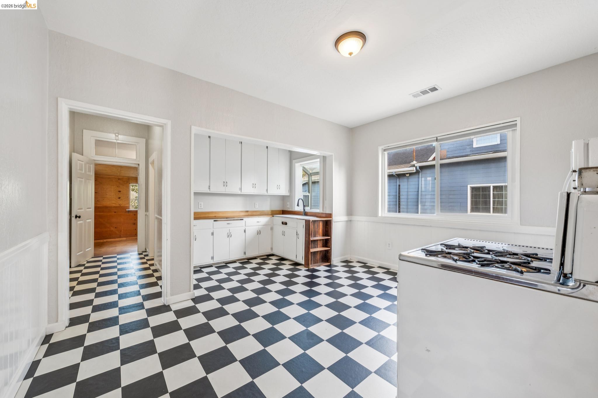 836 20th Street Oakland, CA 94607 - Photo 10 of 54