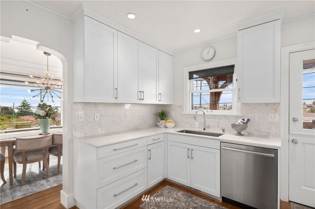 $1,730,000 | 2820 West Barrett Street, Seattle, WA 98199