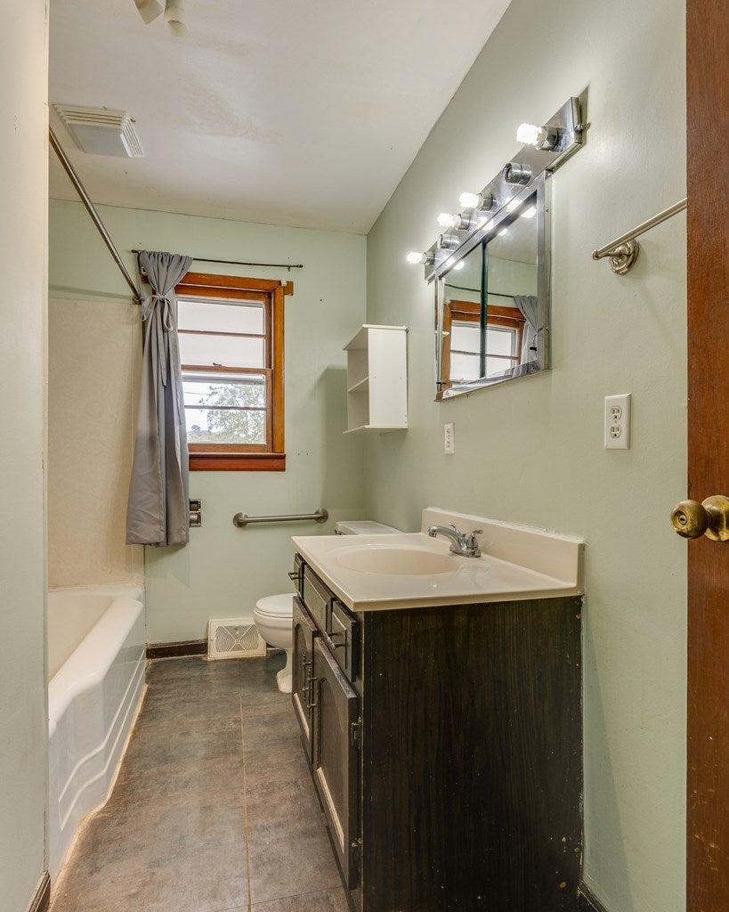 158 Thomas Road Lebanon, VA 24266 - Photo 15 of 18 Gallery Image 15