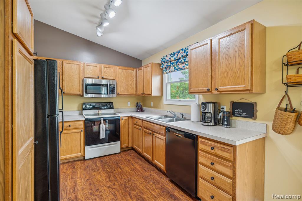 1378 Baldwin Road Grand Blanc, MI 48439 - Photo 12 of 34