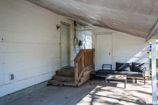 $99,000 | 806 South Jackson Street, West Frankfort, IL 62896