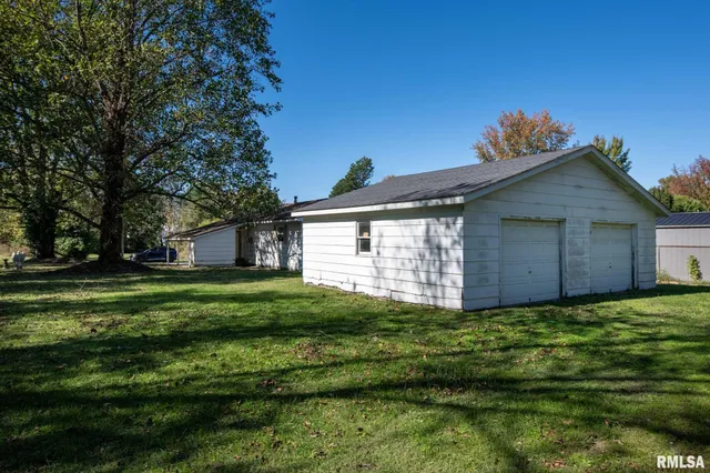 $99,000 | 806 South Jackson Street, West Frankfort, IL 62896