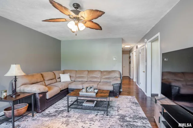 $99,000 | 806 South Jackson Street, West Frankfort, IL 62896