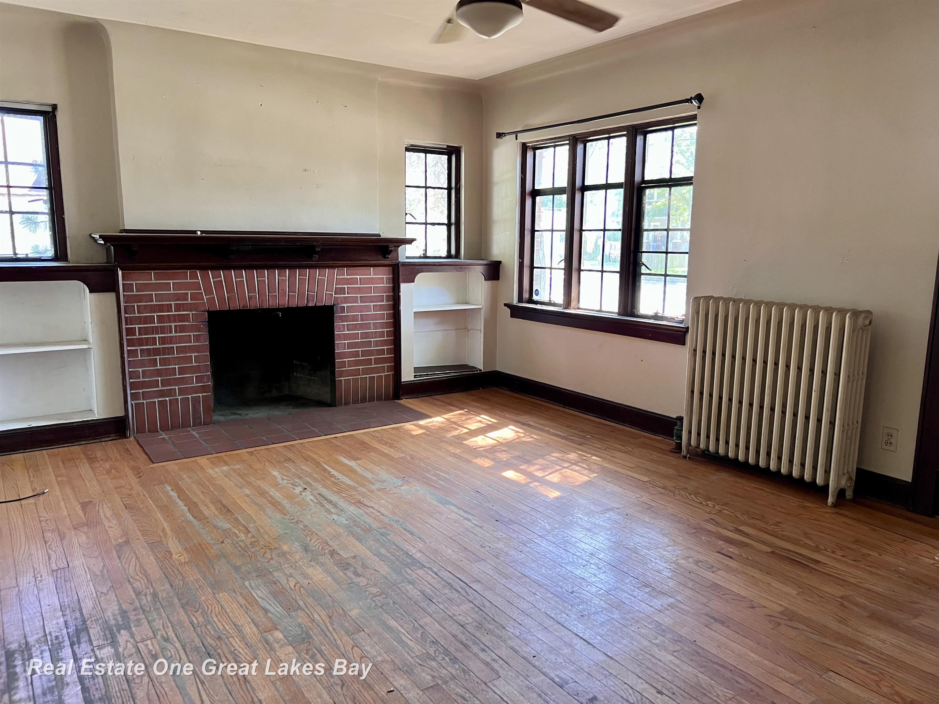 2274 Bay Road Saginaw, MI 48602 - Photo 4 of 19 50180152-33ad970b-5a1c-487a-836c-2258c7d182f2.JPG