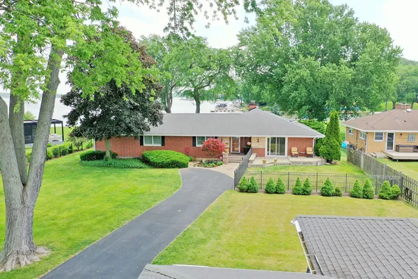 $1,100,000 | 905 River Terrace Drive, Johnsburg, IL 60051