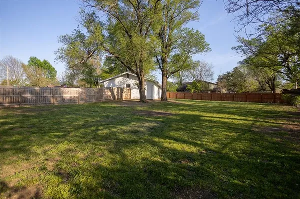 $181,500 | 2411 Grand Lane, Independence, KS 67301