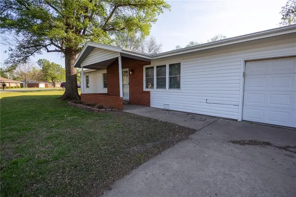 $181,500 | 2411 Grand Lane, Independence, KS 67301