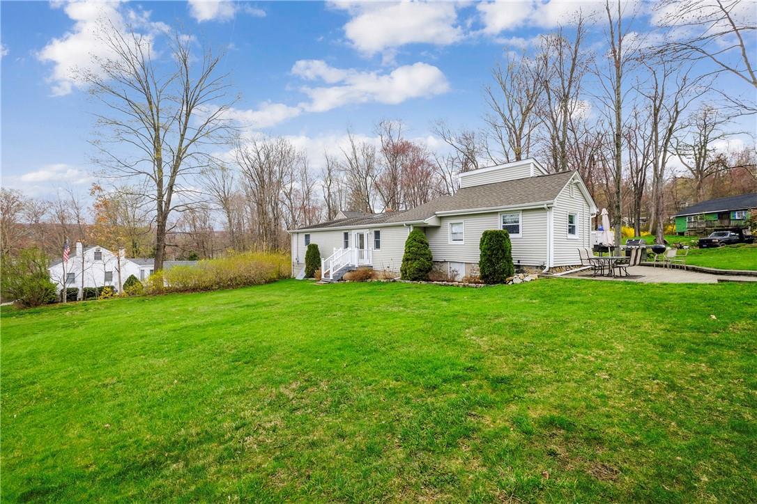 Cozy three bedroom Ranch located in Putnam Lake
