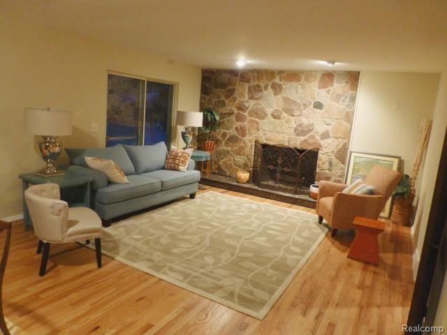 29715 Rambling Road Southfield, MI 48076 - Photo 6 of 18