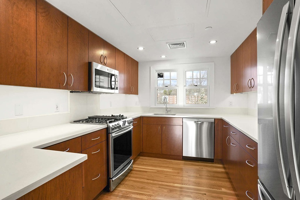 165 Winthrop Road, Unit D Brookline, MA 02445 - Photo 16 of 40
