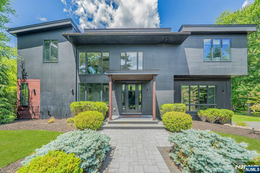 176 Edson Terrace Franklin Lakes, NJ 07417 - Photo 1 of 48