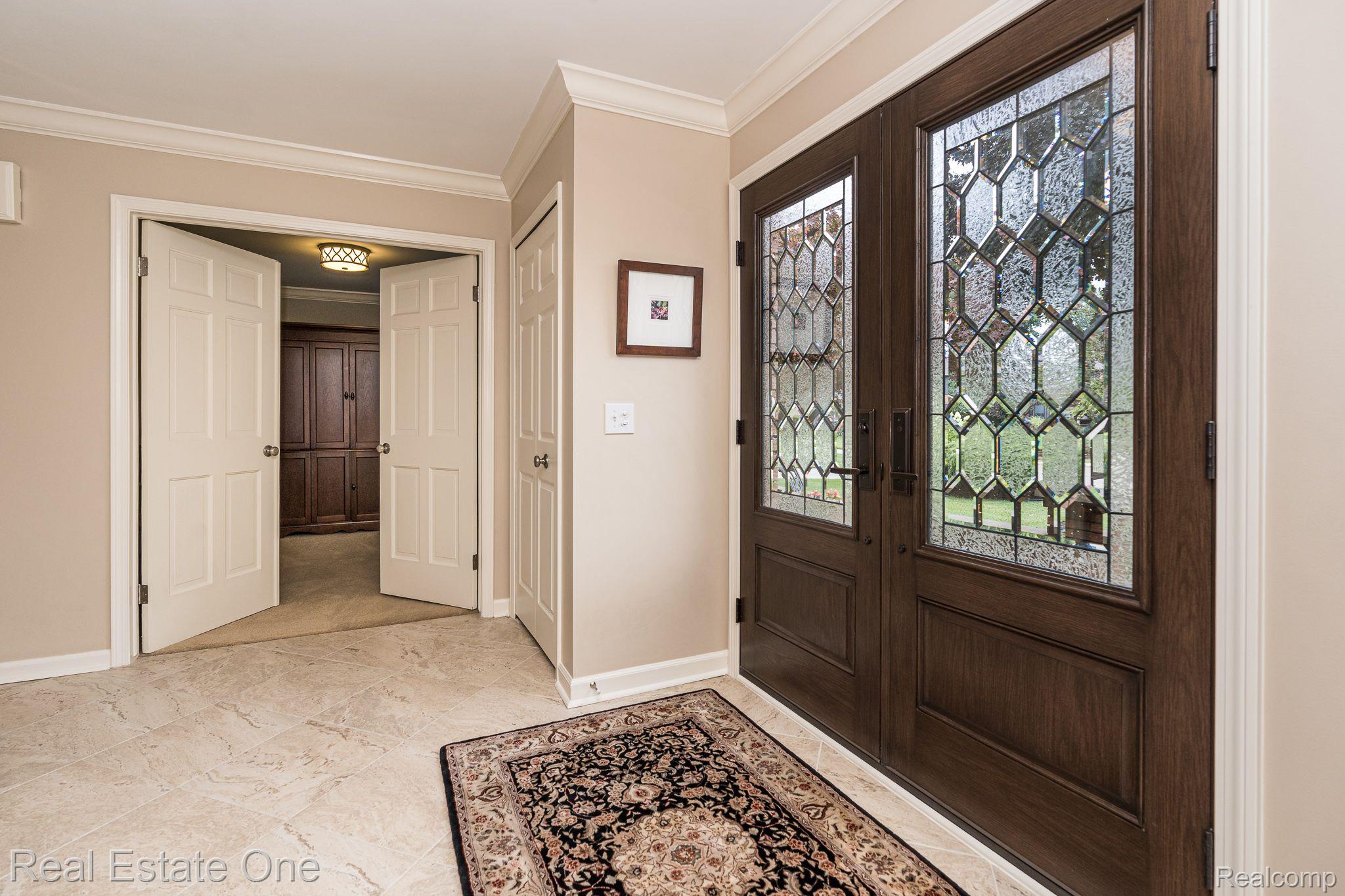 3307 Salem Court Rochester, MI 48306 - Photo 4 of 36 Gallery Image 4