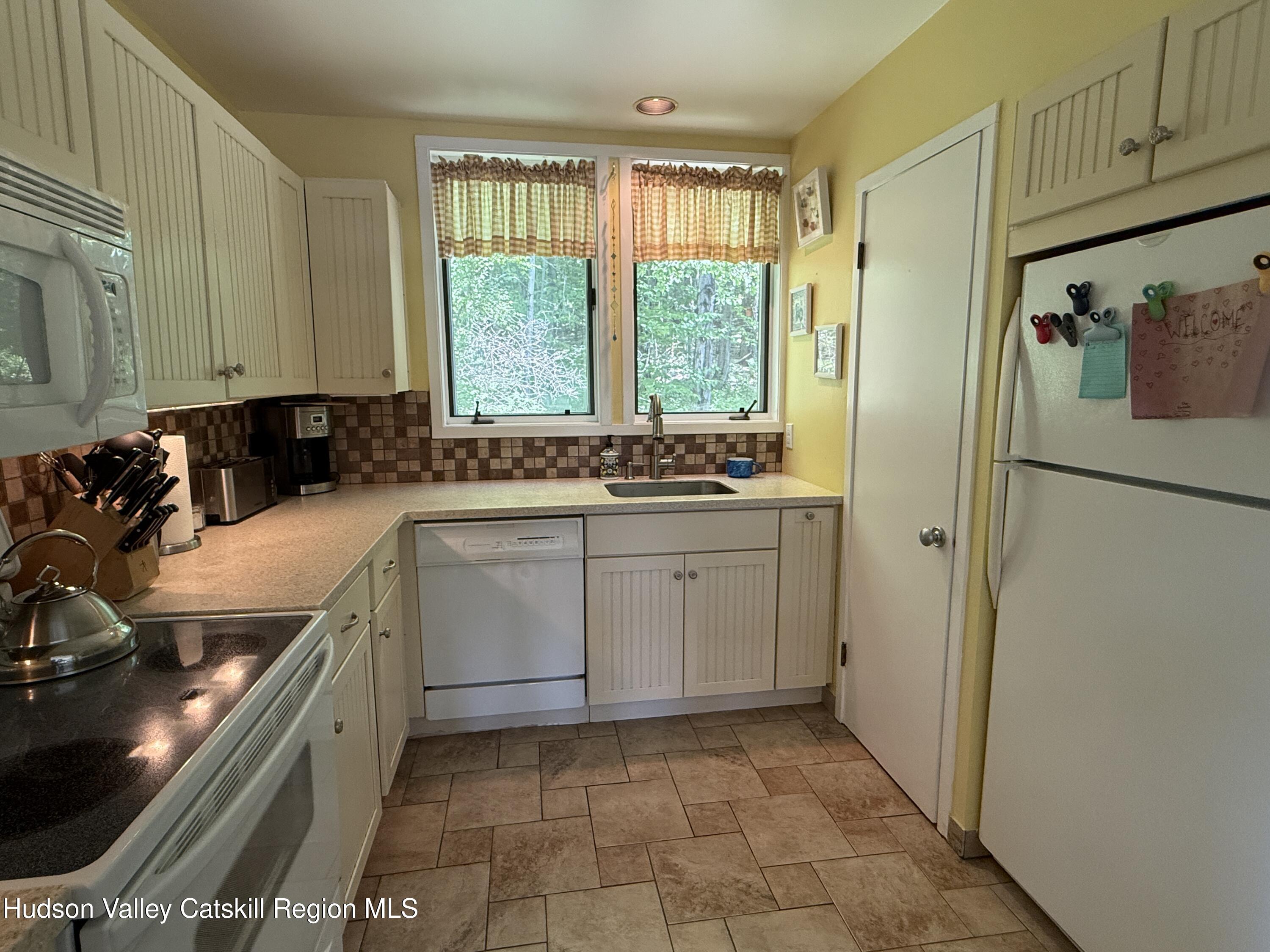 260 Pines Drive, Unit 810 Roxbury, NY 12421 - Photo 10 of 44 8IMG_3496kitchen