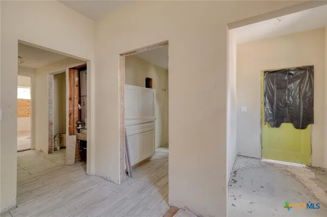 $250,000 | 116 South Cypress Avenue, Luling, TX 78648