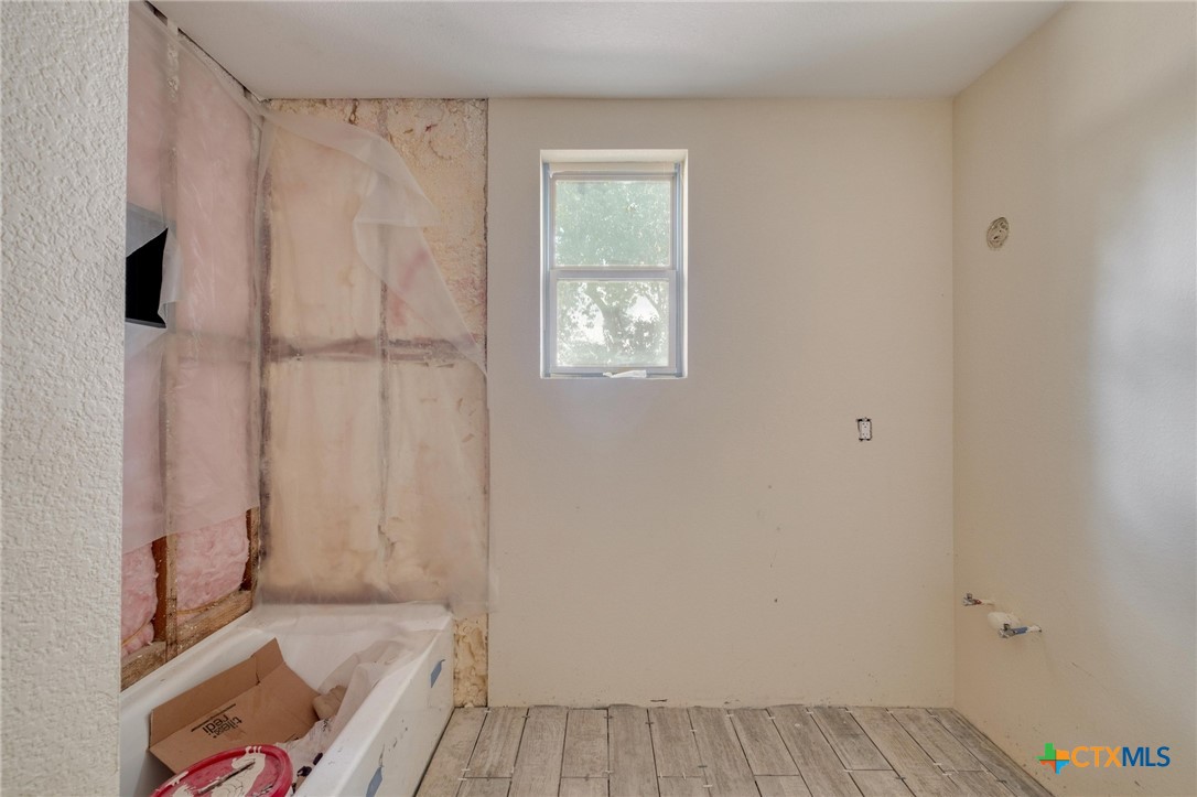 116 South Cypress Avenue Luling, TX 78648 - Photo 14 of 32