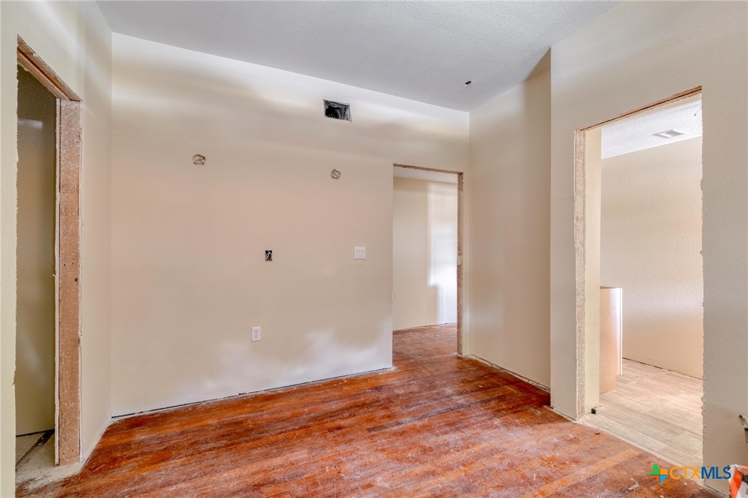 116 South Cypress Avenue Luling, TX 78648 - Photo 16 of 32