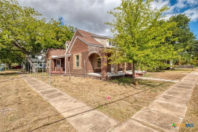 $250,000 | 116 South Cypress Avenue, Luling, TX 78648