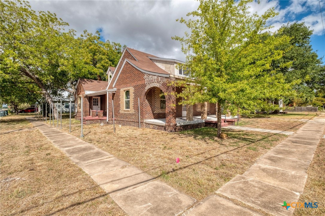 116 South Cypress Avenue Luling, TX 78648 - Photo 2 of 32