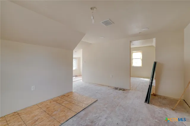 $250,000 | 116 South Cypress Avenue, Luling, TX 78648