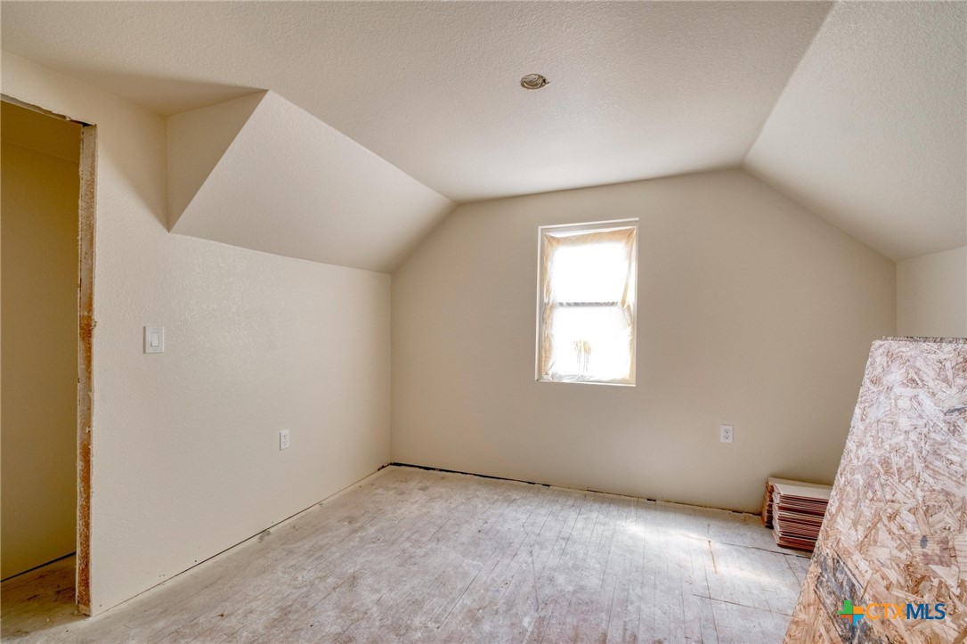 116 South Cypress Avenue Luling, TX 78648 - Photo 29 of 32