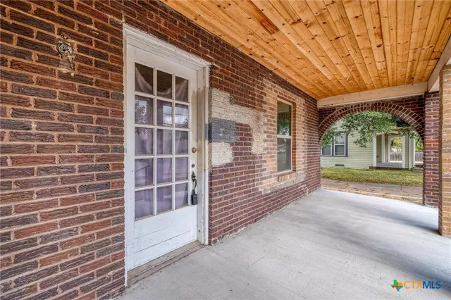 $250,000 | 116 South Cypress Avenue, Luling, TX 78648