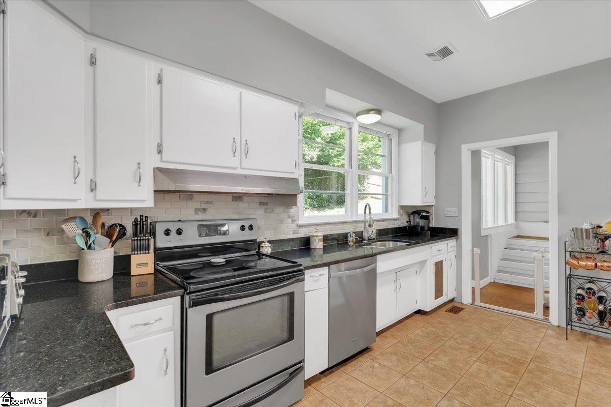 322 Chick Springs Road Greenville, SC 29609 - Photo 9 of 28 Gallery Image 9