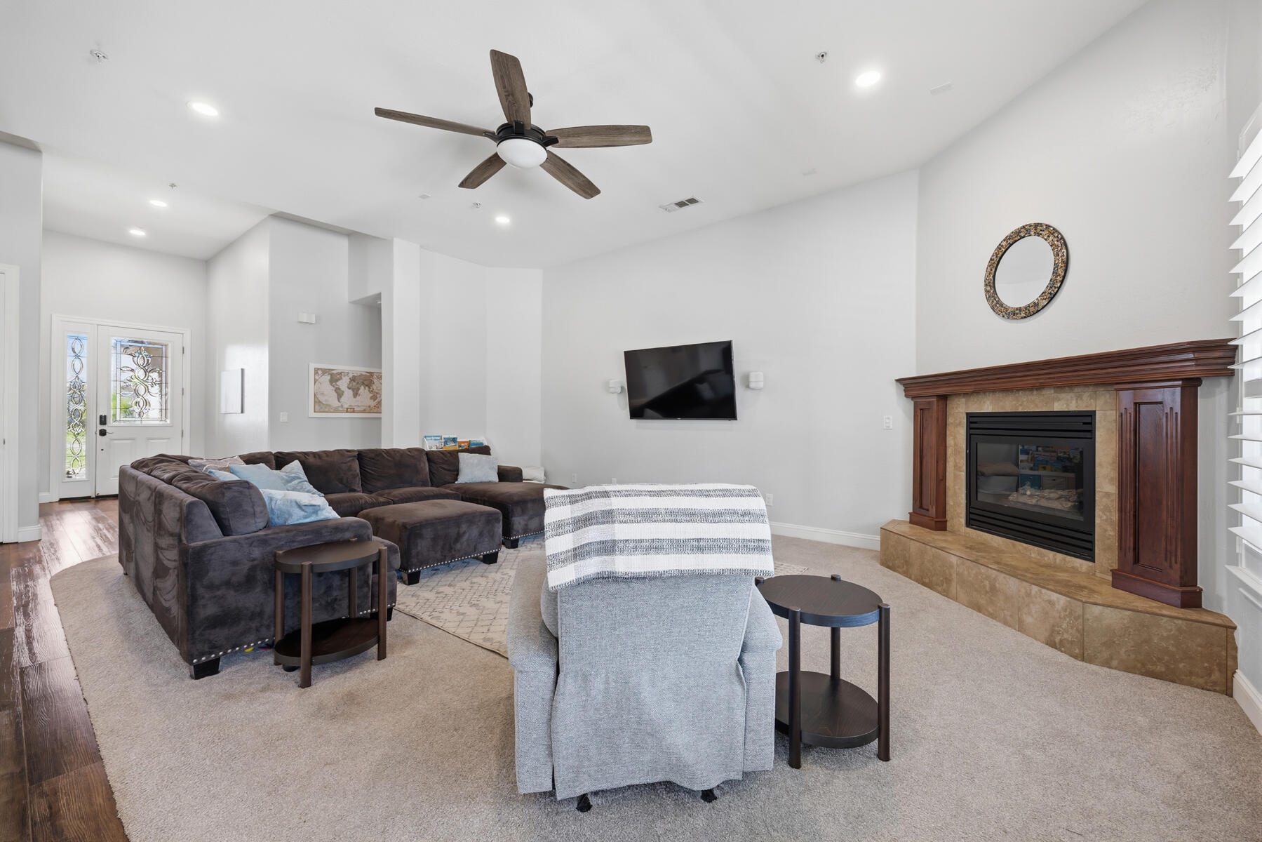 2208 West Benton Court Exeter, CA 93221 - Photo 10 of 84 10 - Livingroom (2)