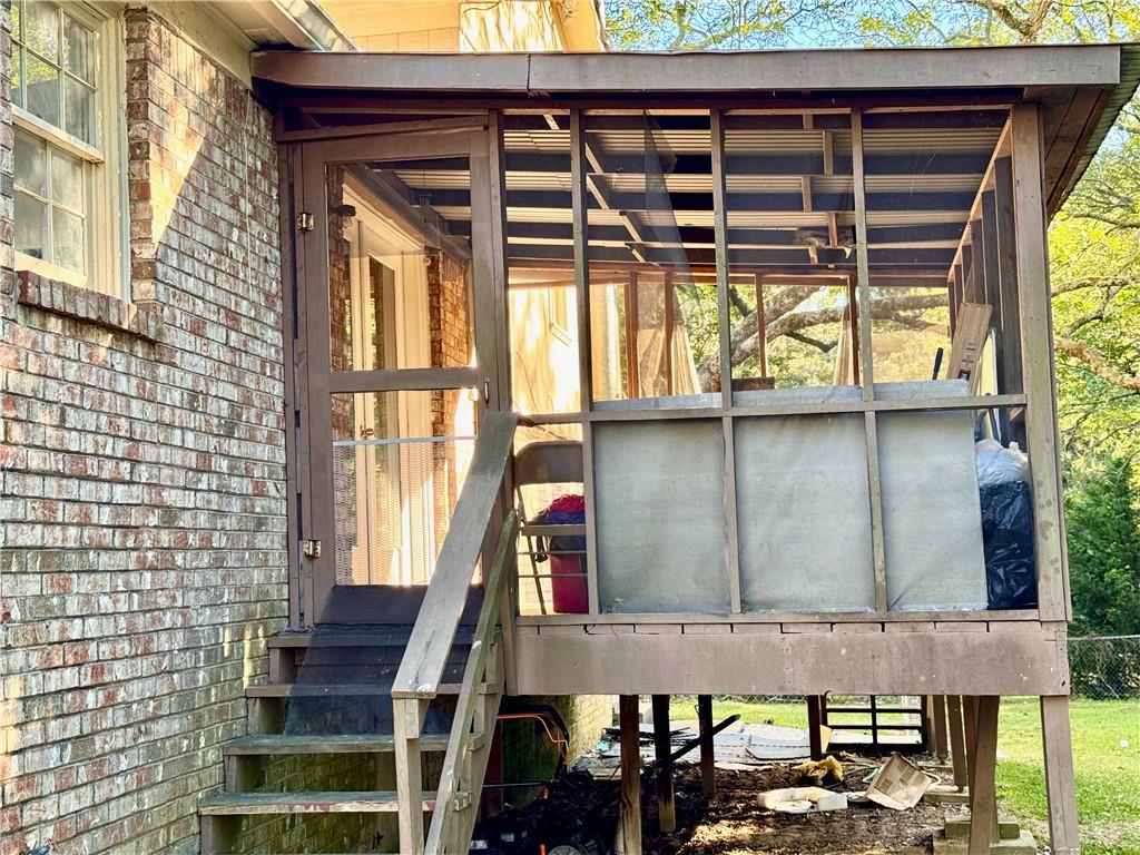 1825 North Road Snellville, GA 30078 - Photo 29 of 43 a view of entryway with a chair and potted plant