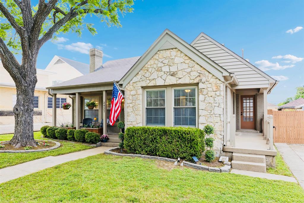 2427 Alco Avenue Dallas, TX 75211 - Photo 3 of 26